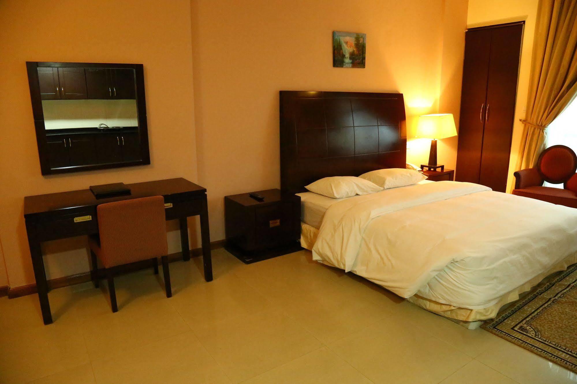 Golden Square Hotel Apartments Dubai Dış mekan fotoğraf