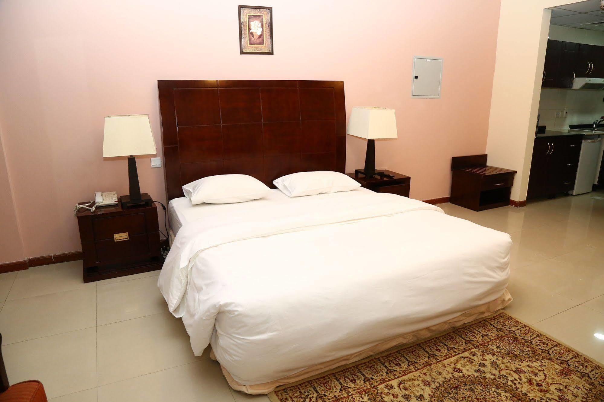 Golden Square Hotel Apartments Dubai Dış mekan fotoğraf