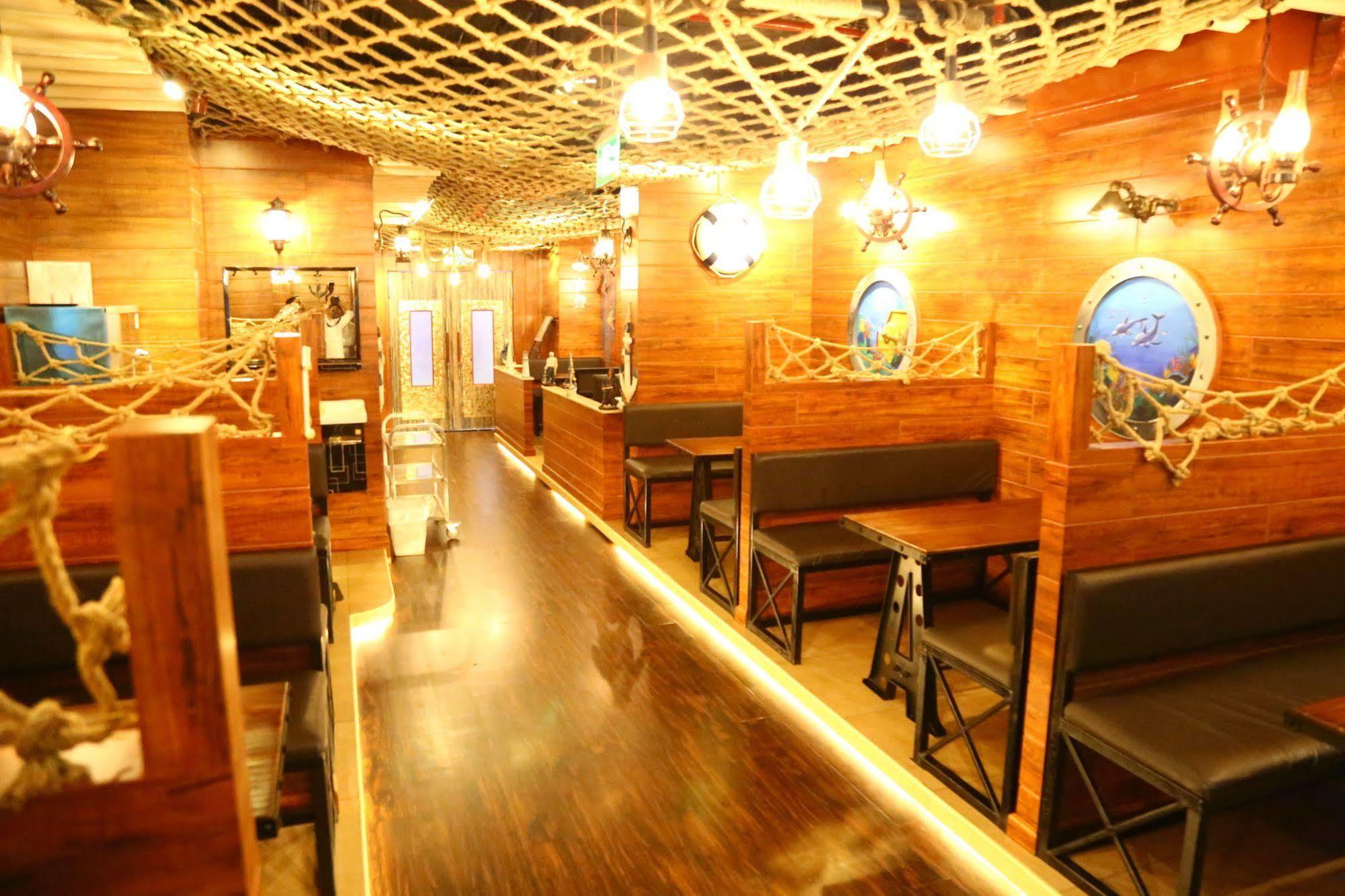 Golden Square Hotel Apartments Dubai Dış mekan fotoğraf